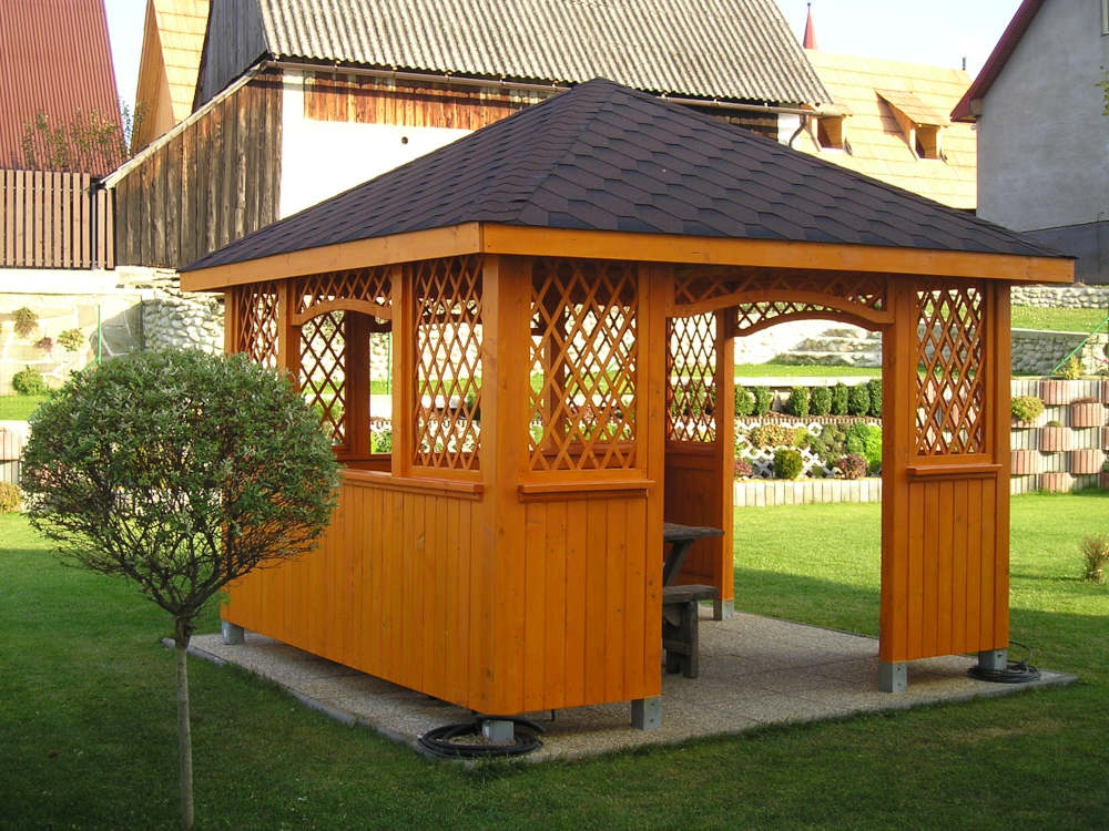 Drevený altánok